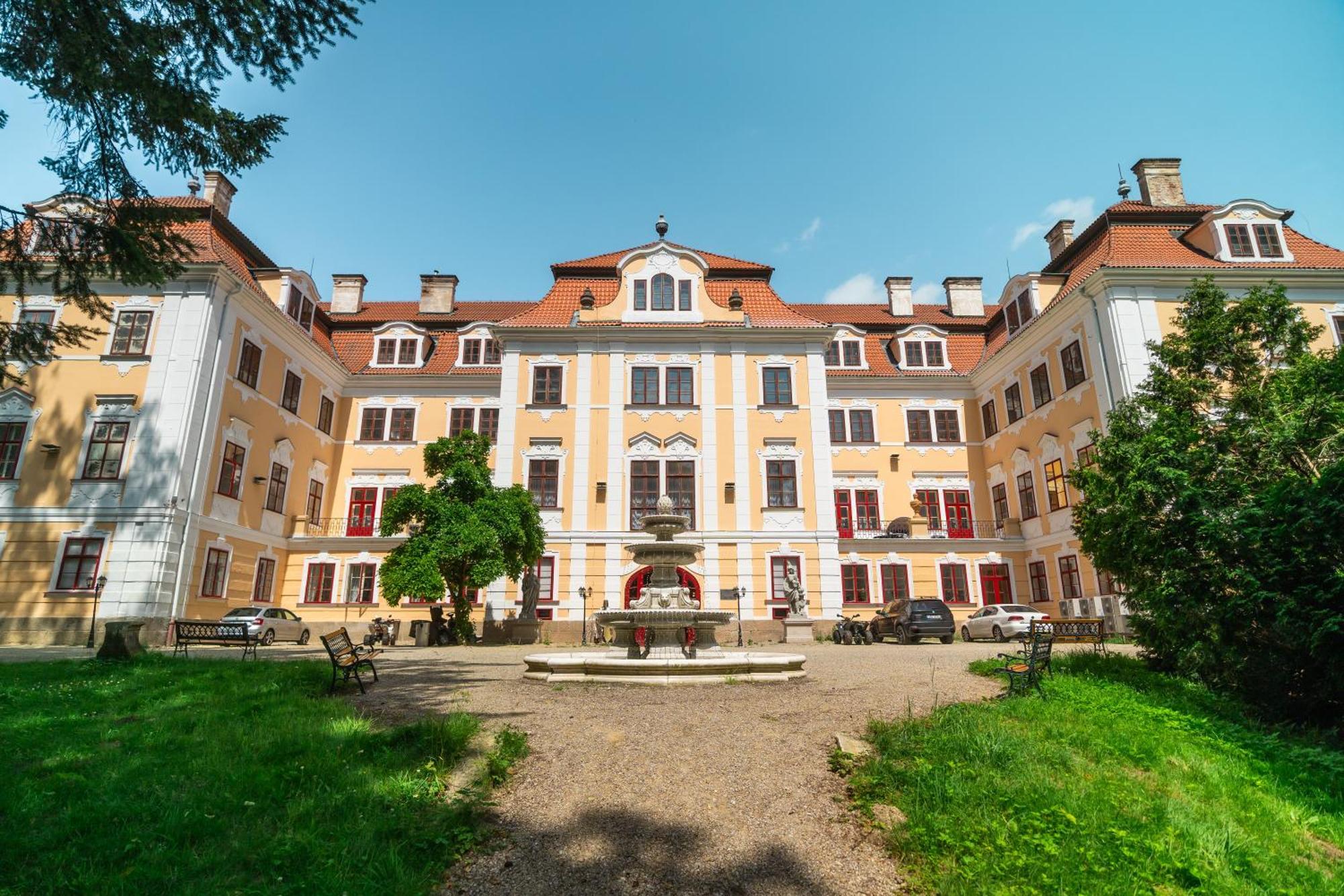 Zamek D'Este Chlum u Trebone Exteriör bild