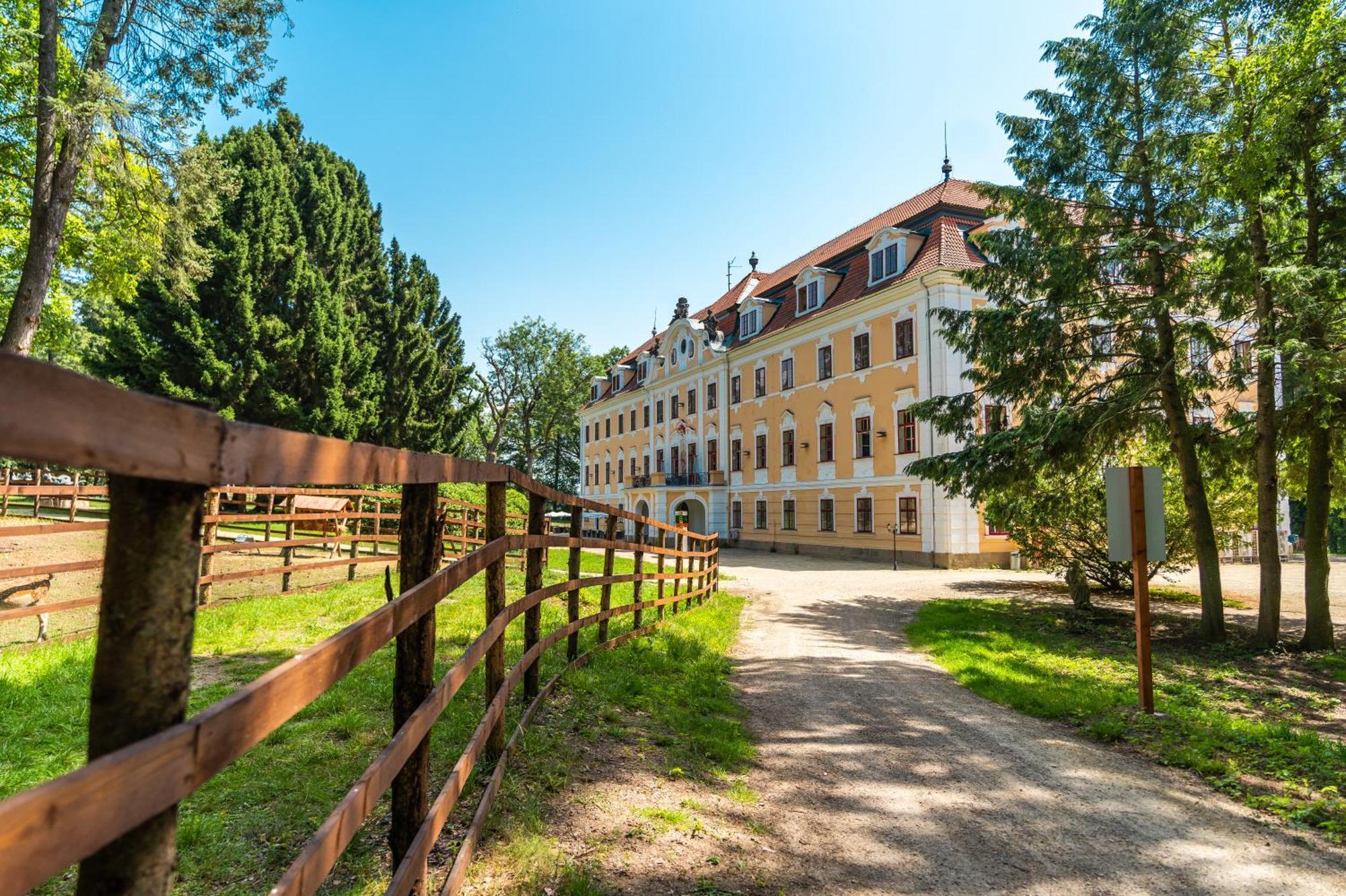 Zamek D'Este Chlum u Trebone Exteriör bild