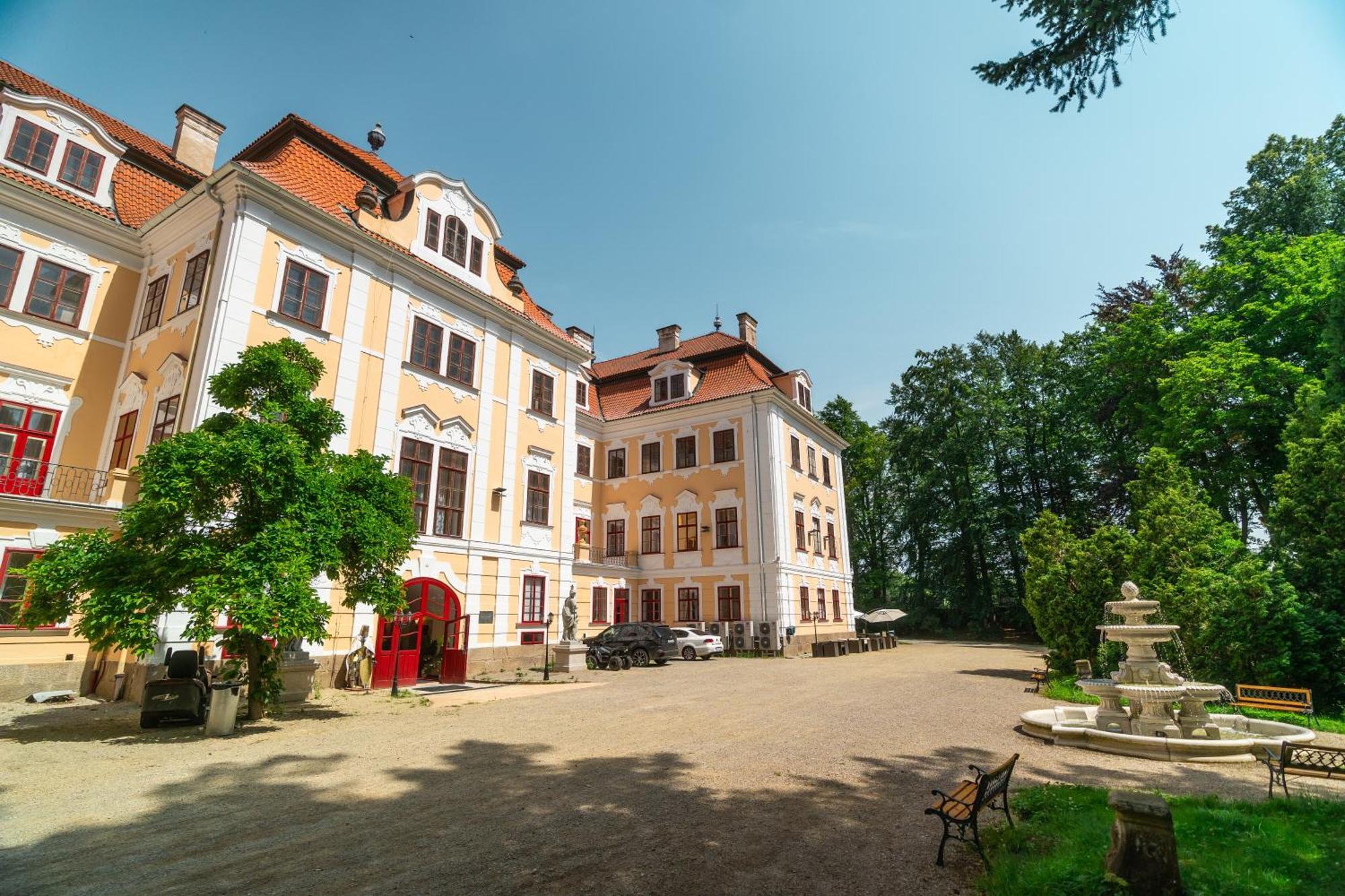 Zamek D'Este Chlum u Trebone Exteriör bild